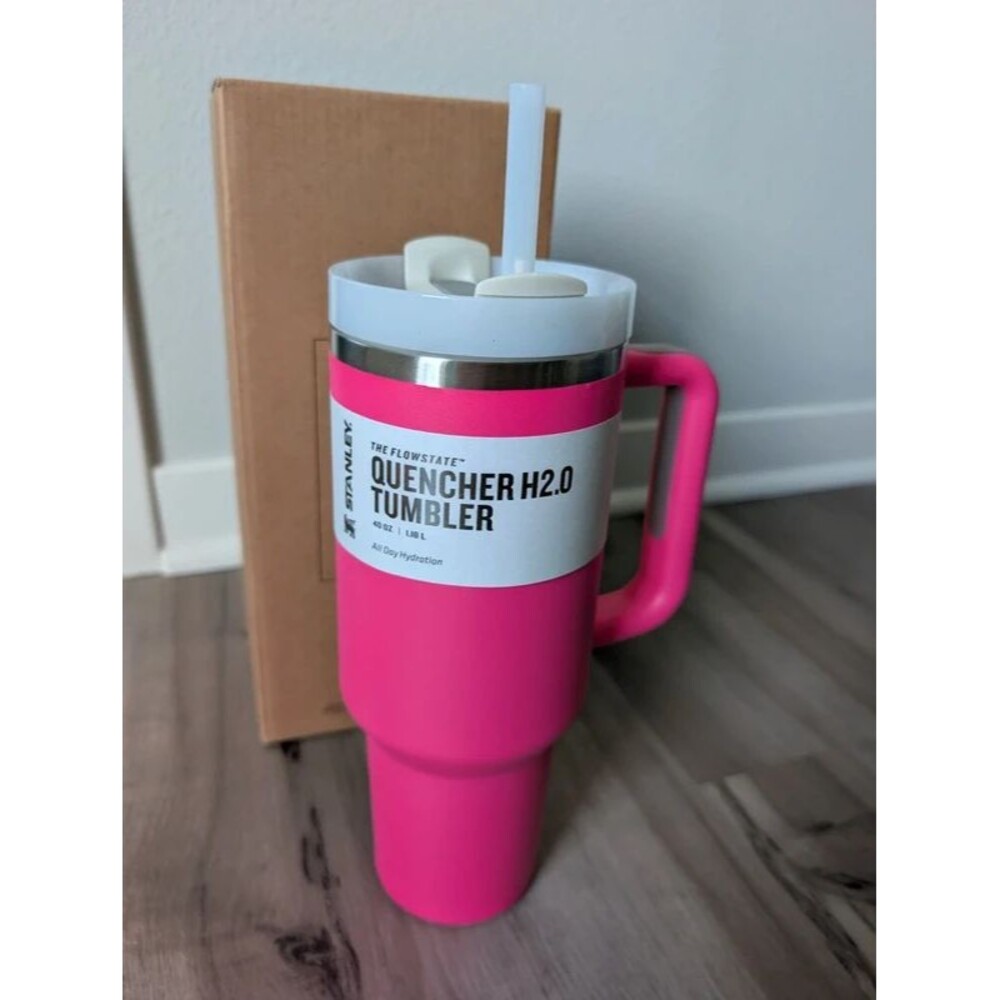New in Box Stanley Quencher H2.0 Flowstate Tumber 40oz